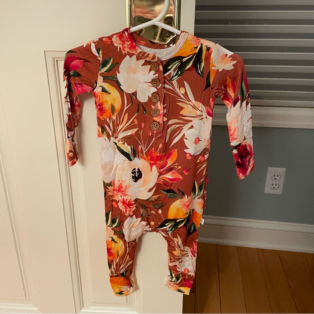 SOLD!!! NWT Posh Peanut Leonora Long Sleeve Ruffled Henley Romper - Picture 6 of 11
